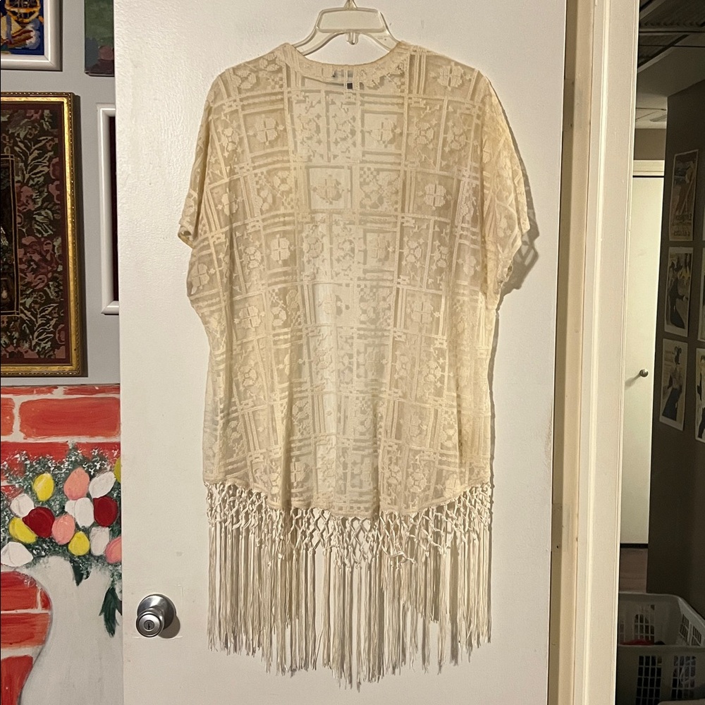 Torrid cream gorgeous lace short sleeve top with fringe detail - Picture 4 of 8